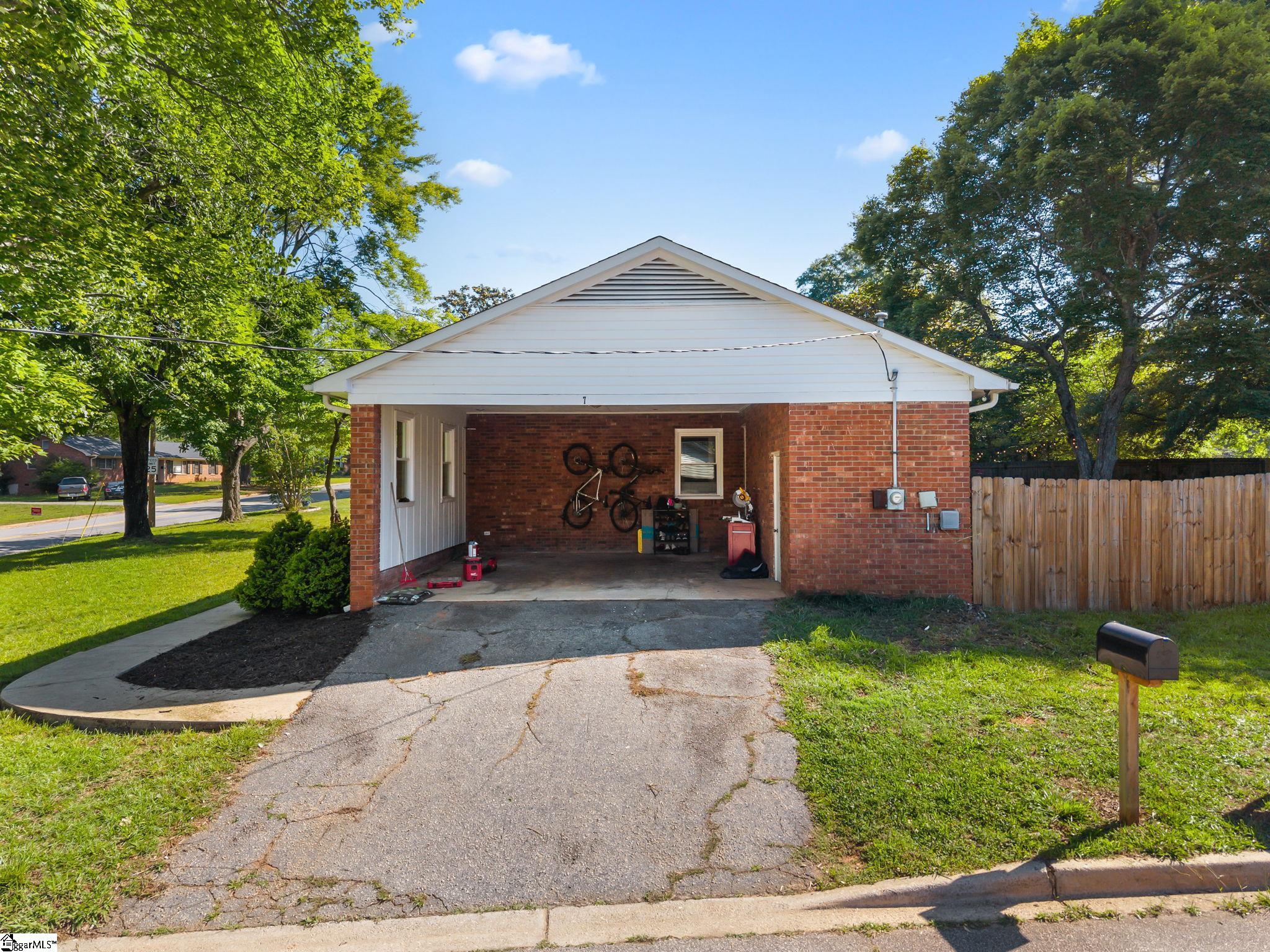 737 Lucerne Drive Spartanburg, SC 29302