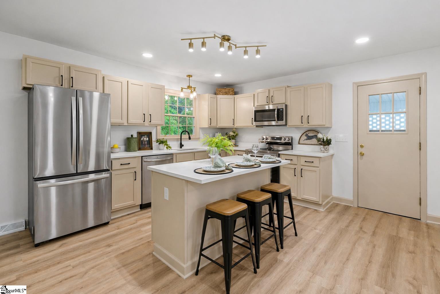 406 Rollingreen Road Greenville, SC 29615