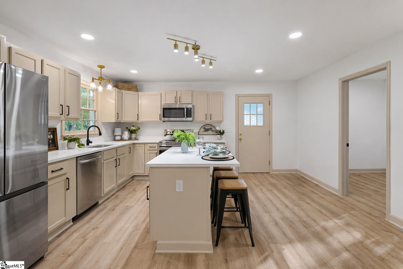 406 Rollingreen Road Greenville, SC 29615