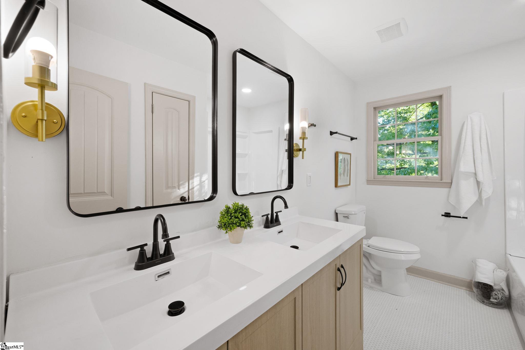 406 Rollingreen Road Greenville, SC 29615