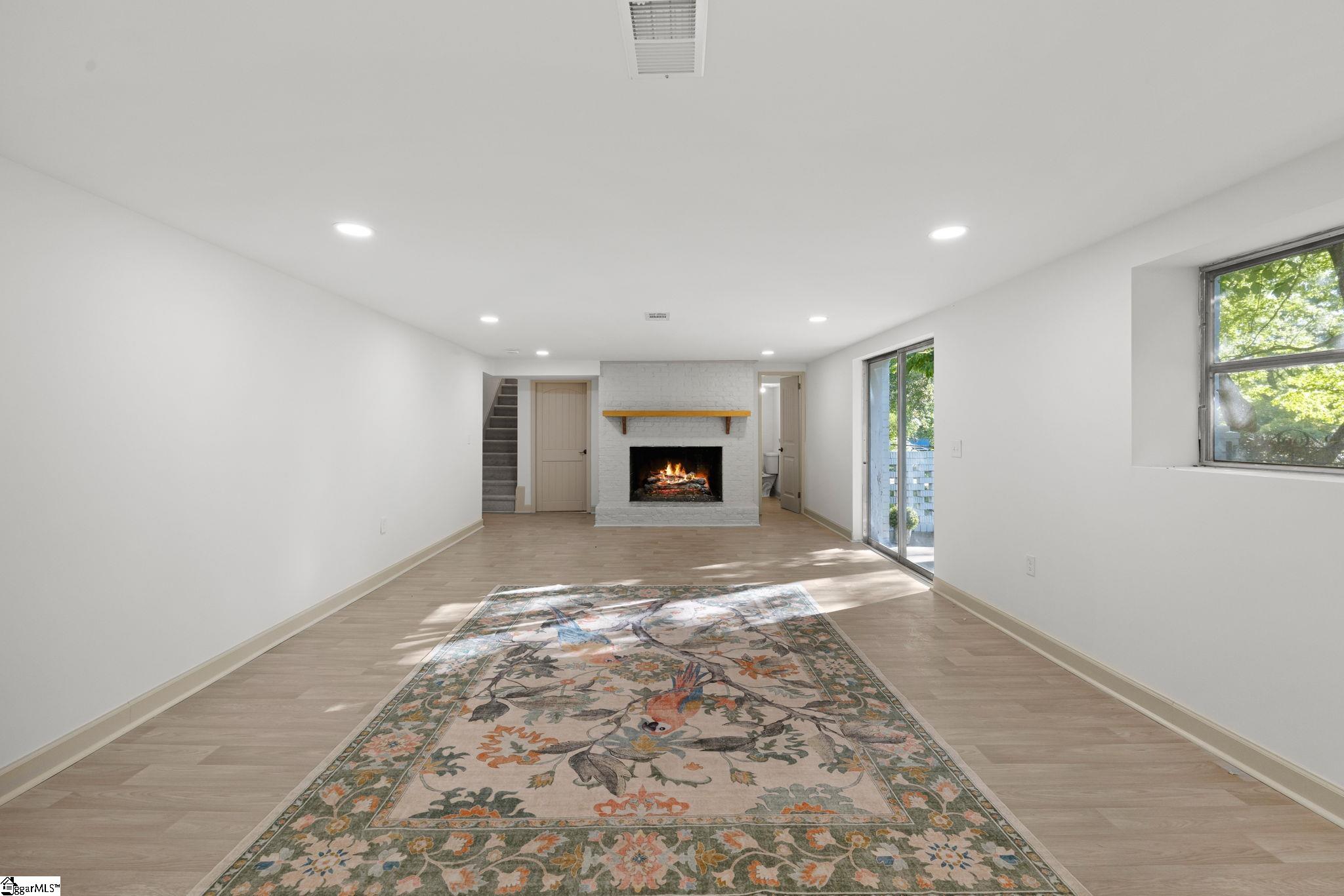 406 Rollingreen Road Greenville, SC 29615