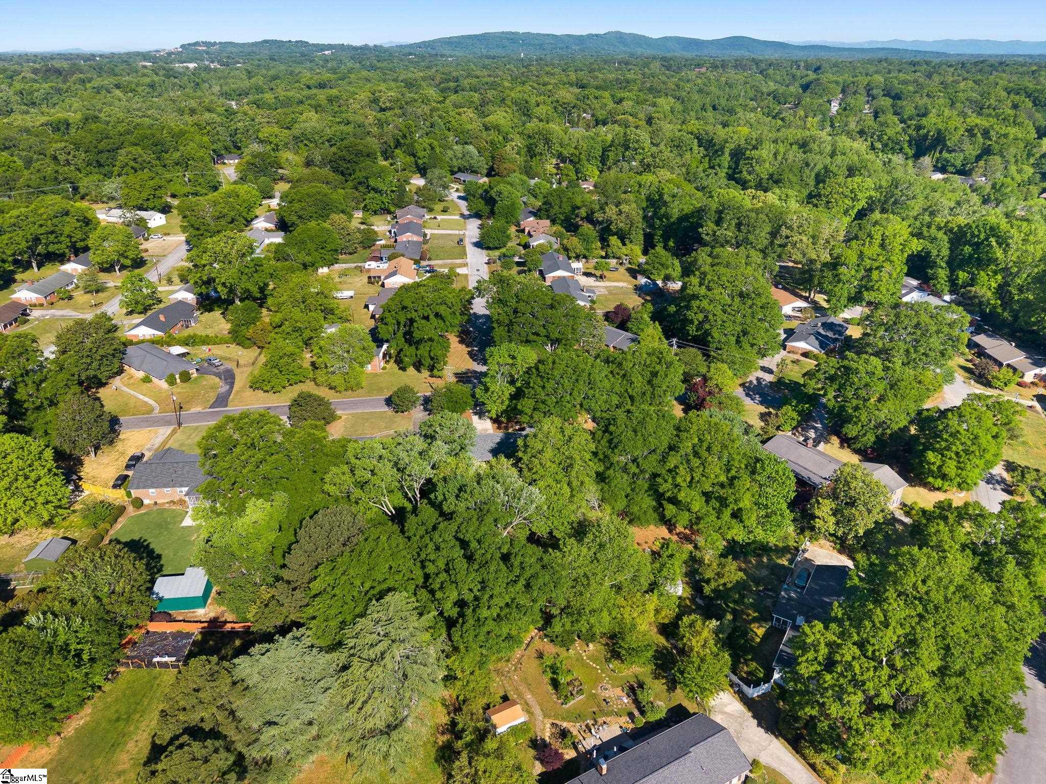 406 Rollingreen Road Greenville, SC 29615