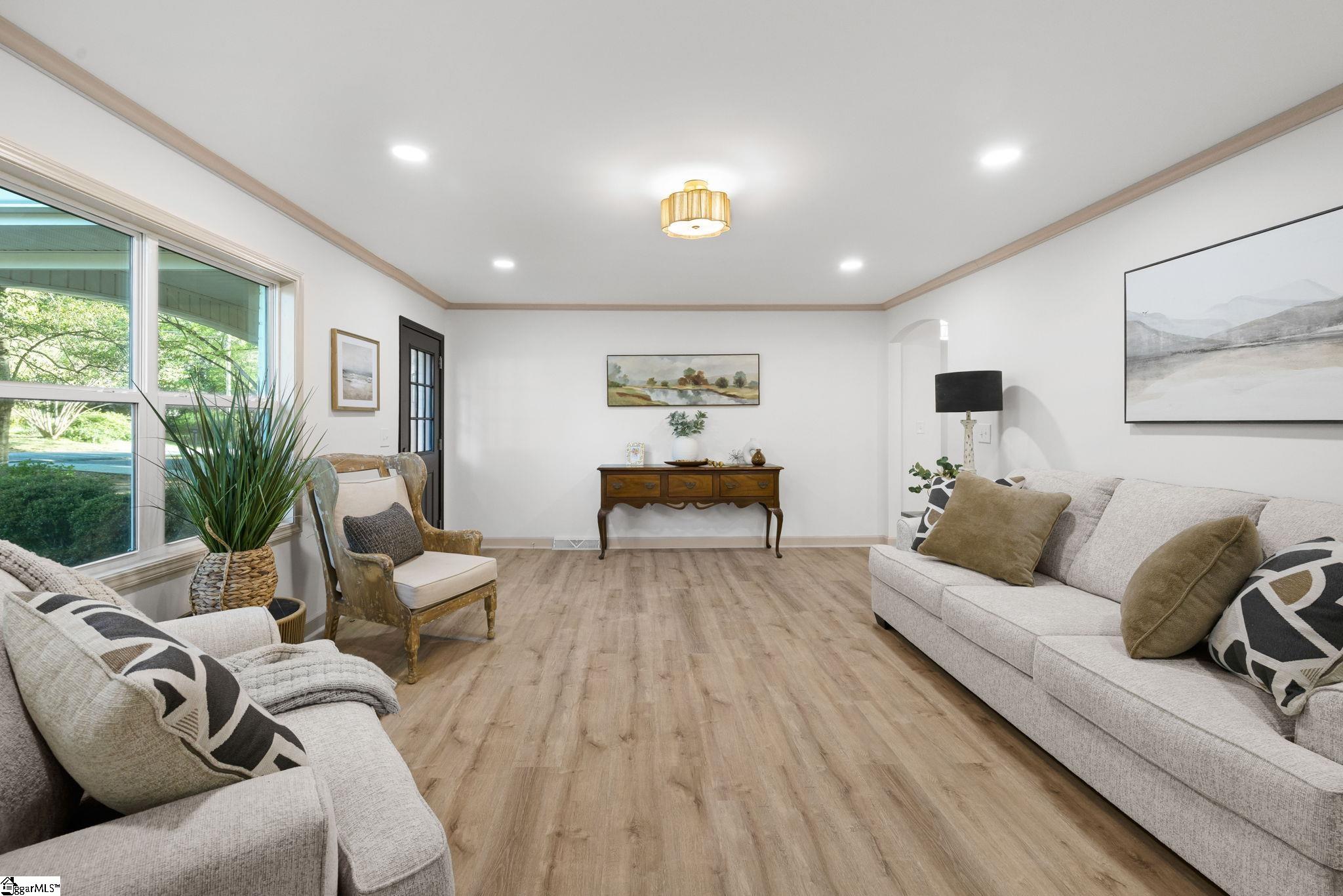 406 Rollingreen Road Greenville, SC 29615