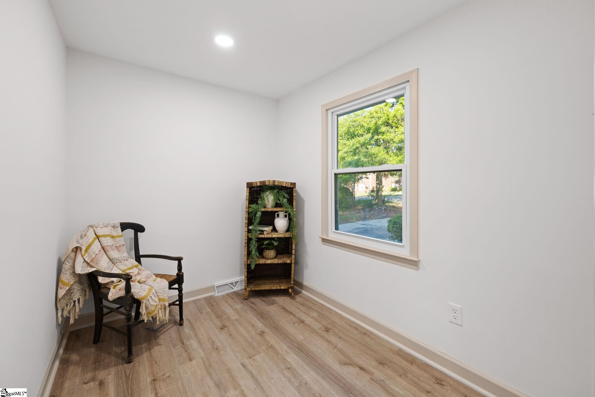 406 Rollingreen Road Greenville, SC 29615