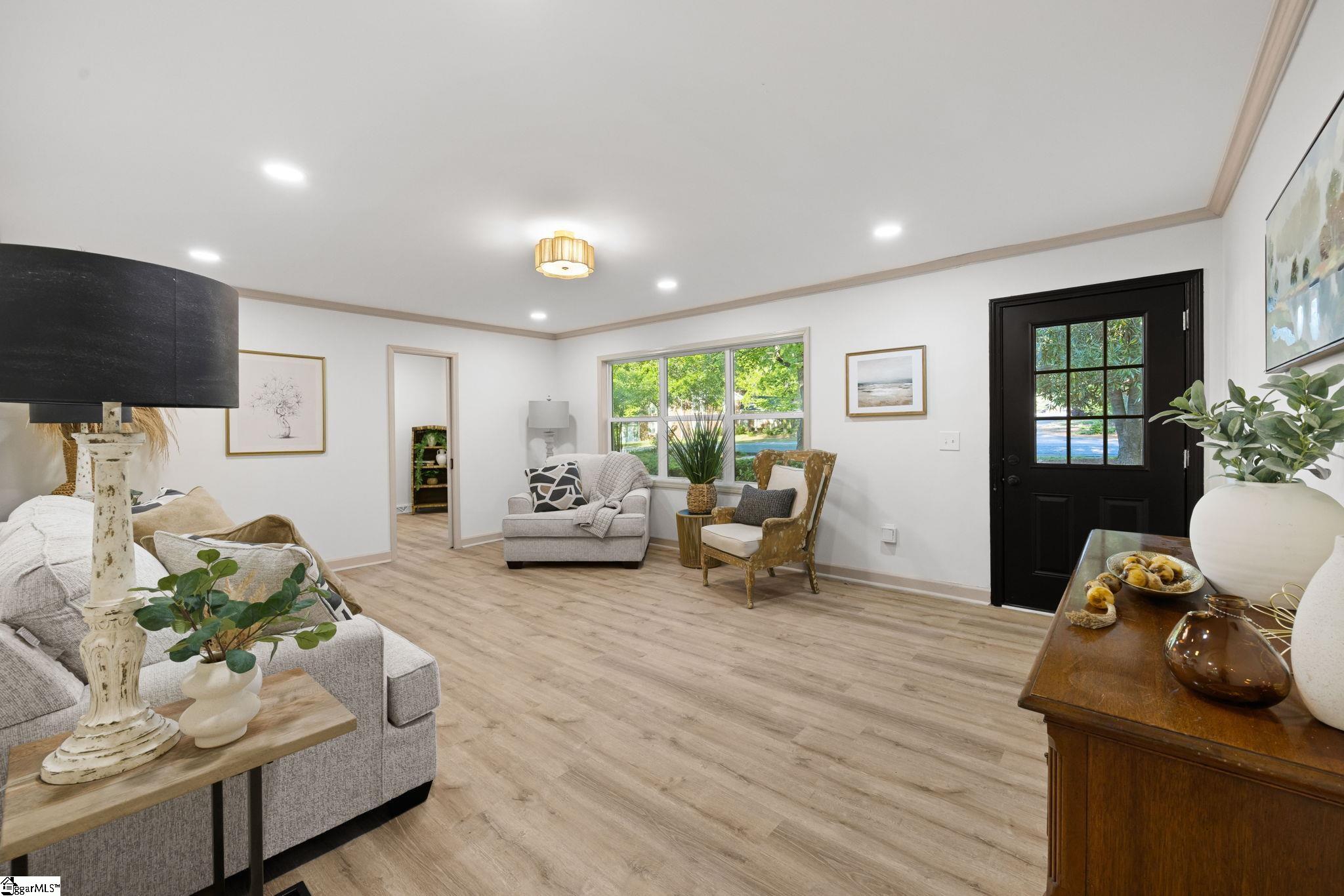 406 Rollingreen Road Greenville, SC 29615