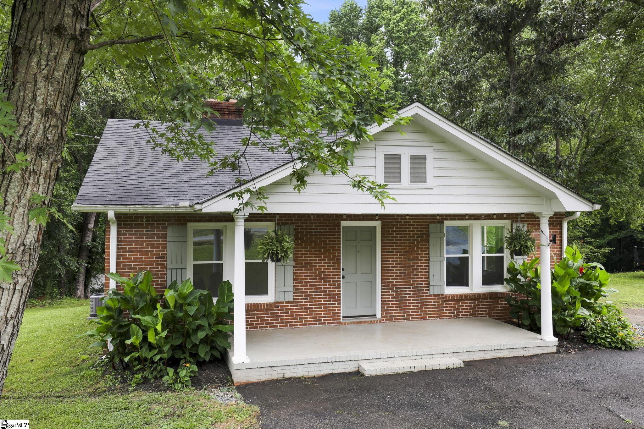 27 Maxie Avenue Greenville, SC 29611