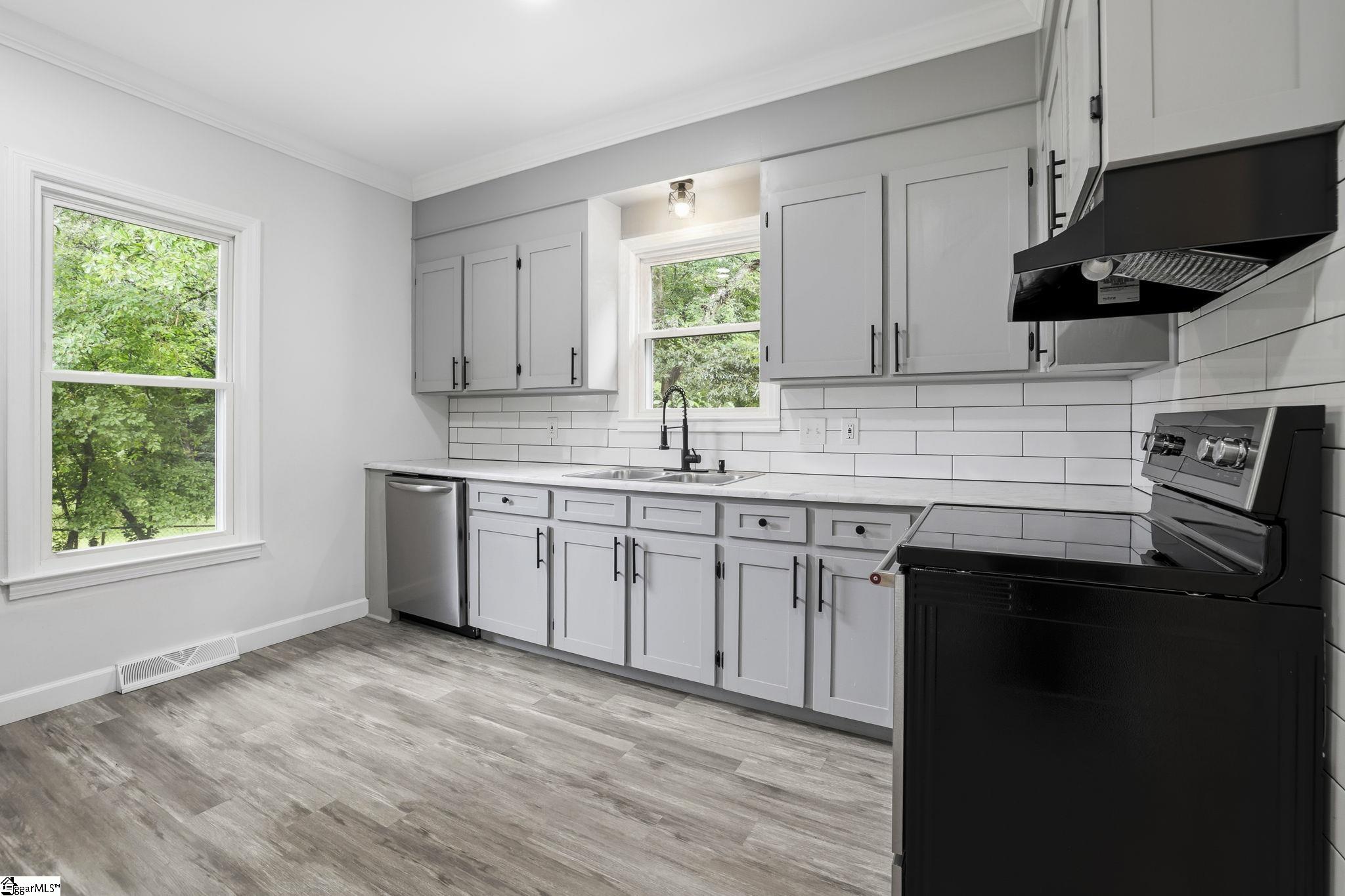 27 Maxie Avenue Greenville, SC 29611