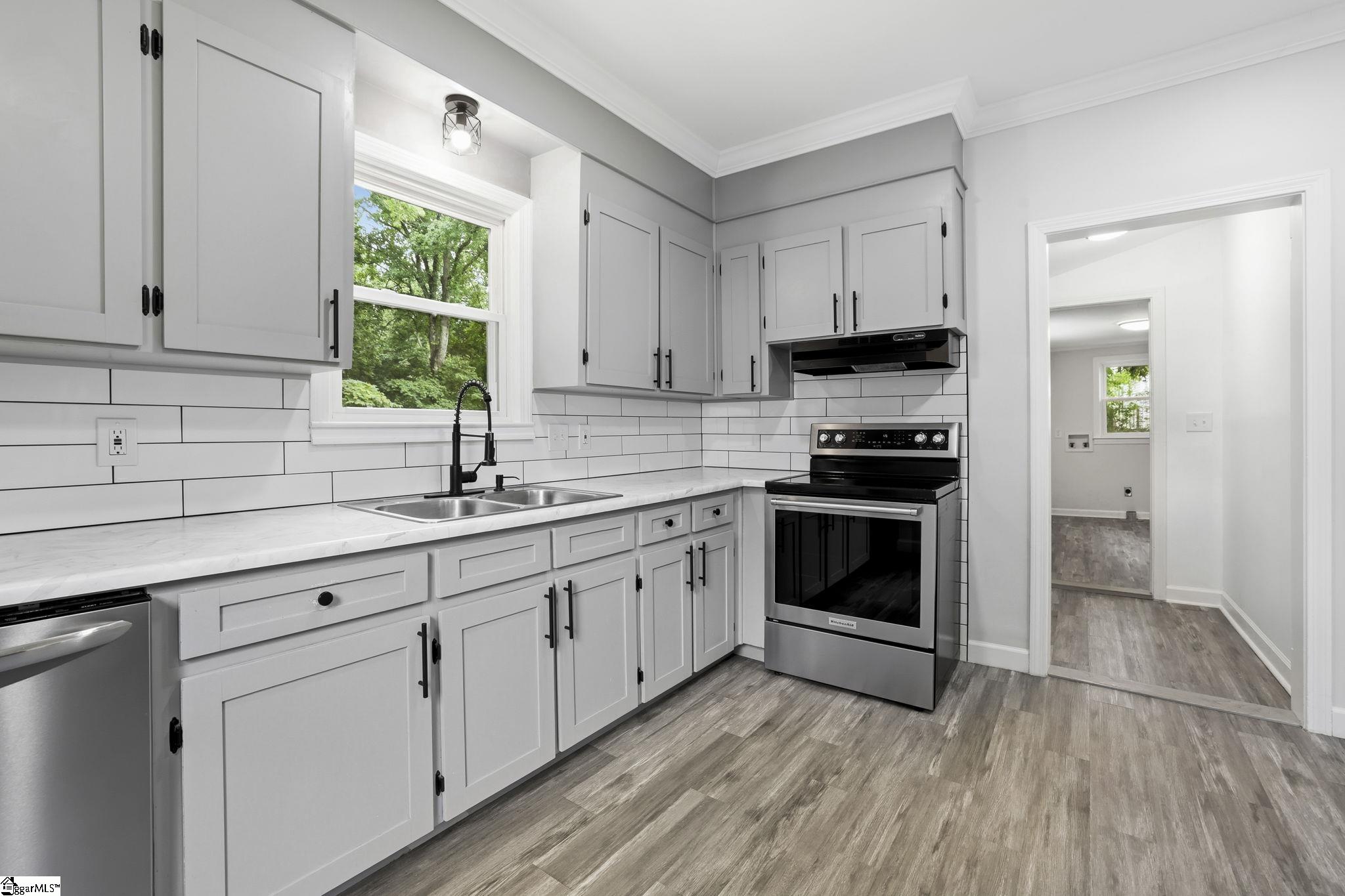 27 Maxie Avenue Greenville, SC 29611