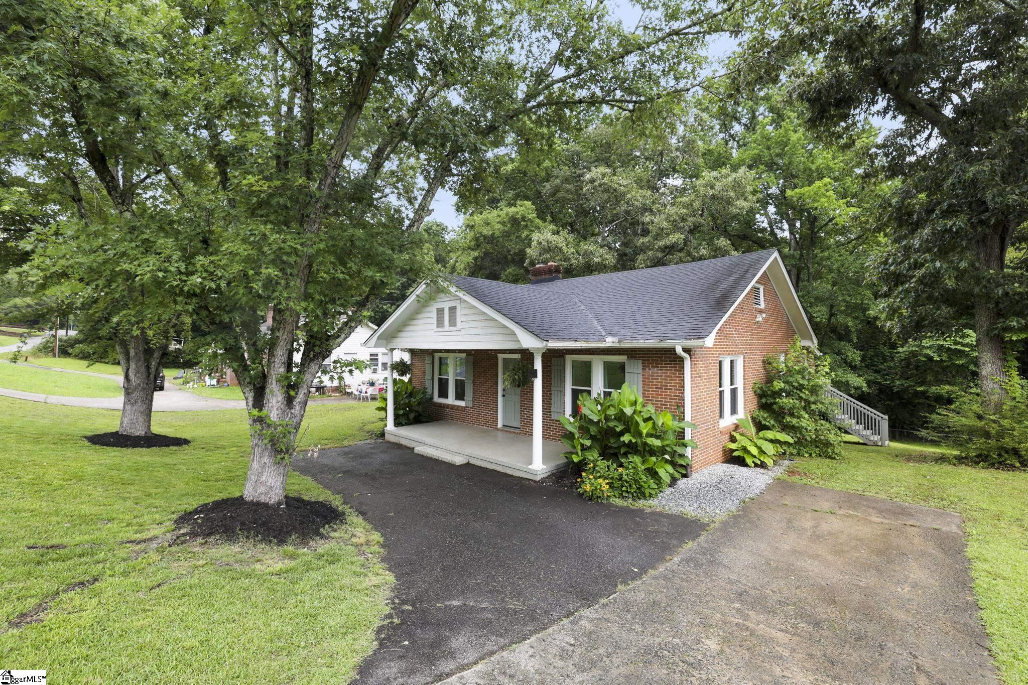 27 Maxie Avenue Greenville, SC 29611