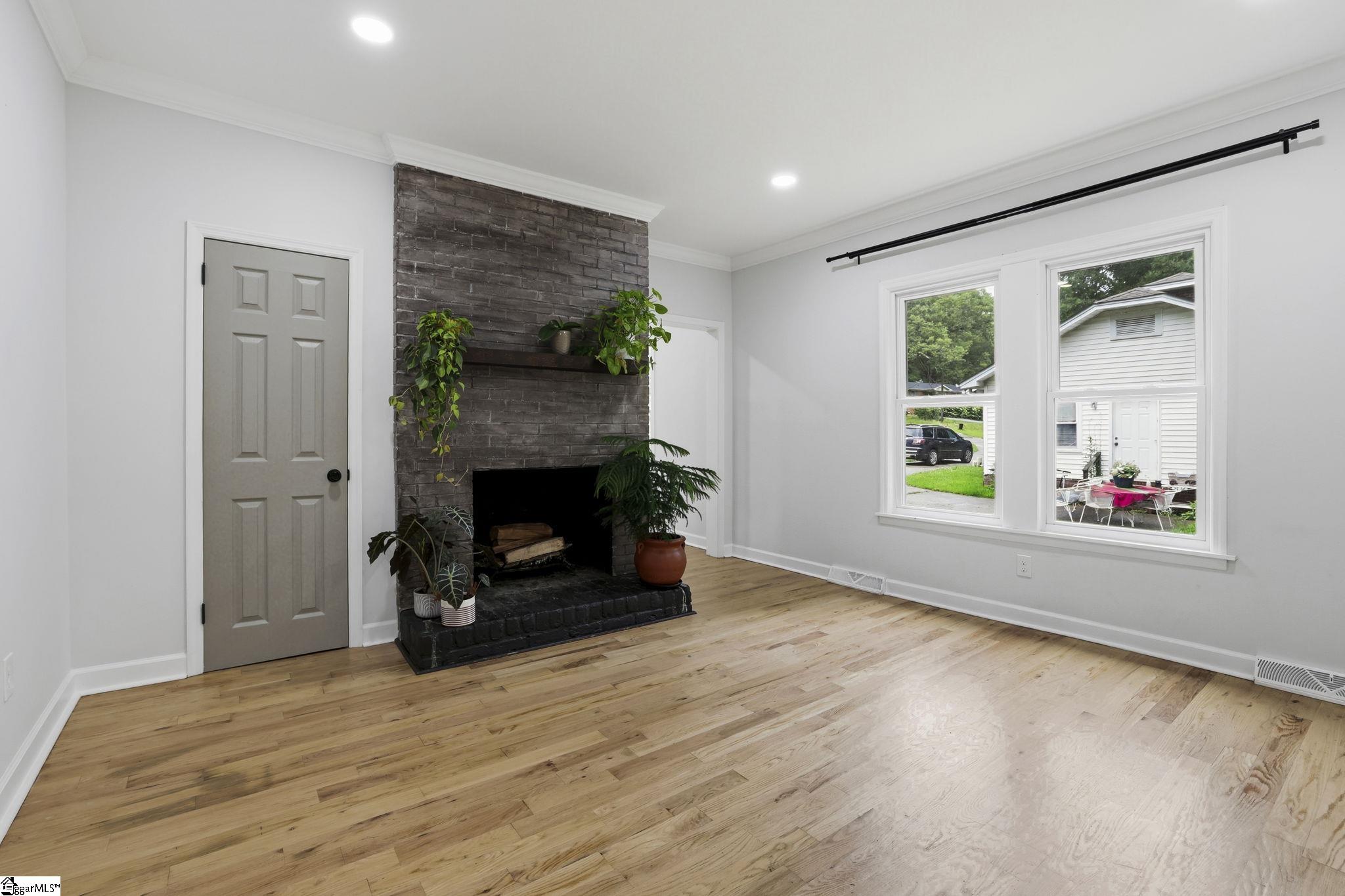 27 Maxie Avenue Greenville, SC 29611
