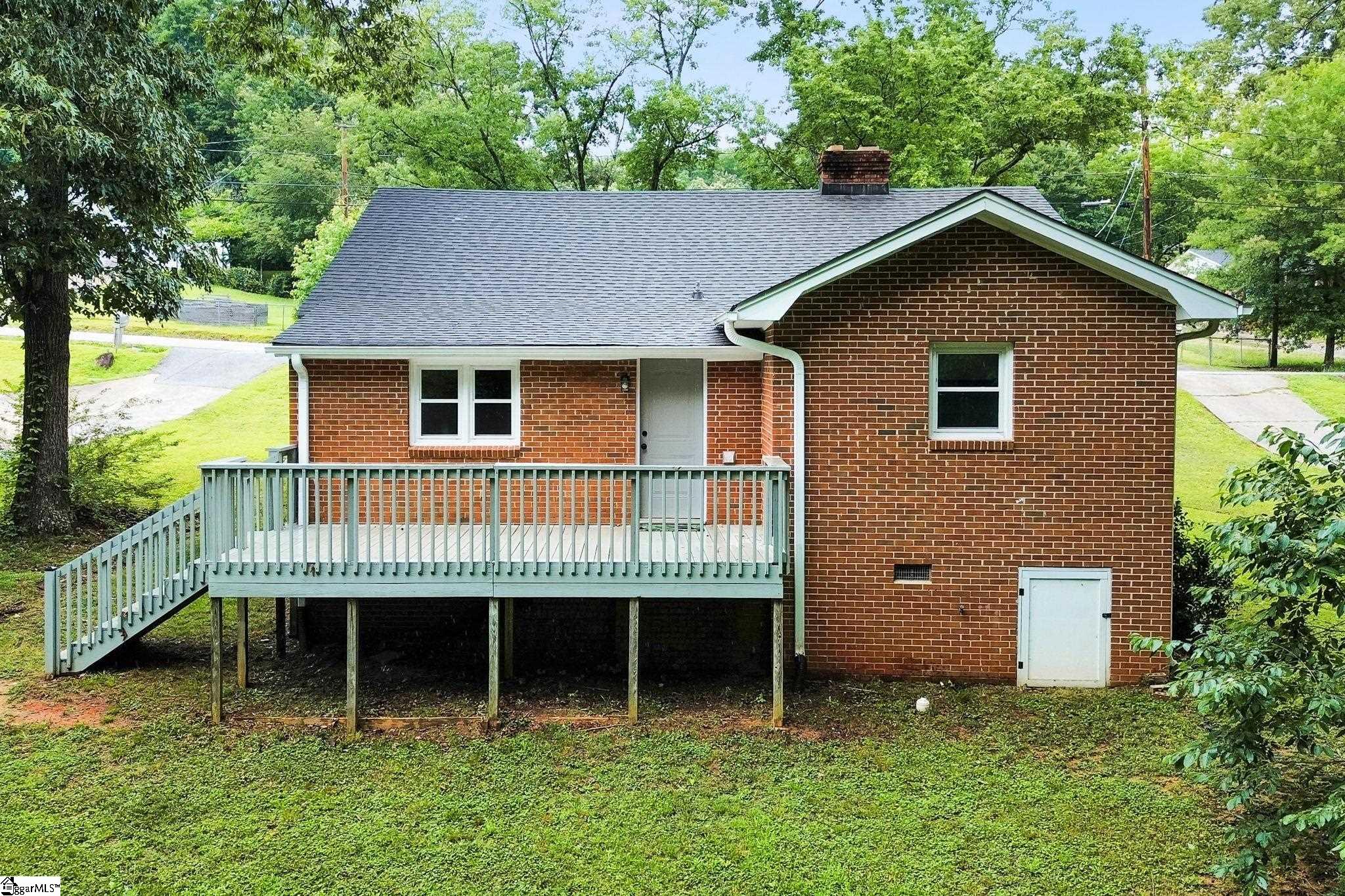 27 Maxie Avenue Greenville, SC 29611