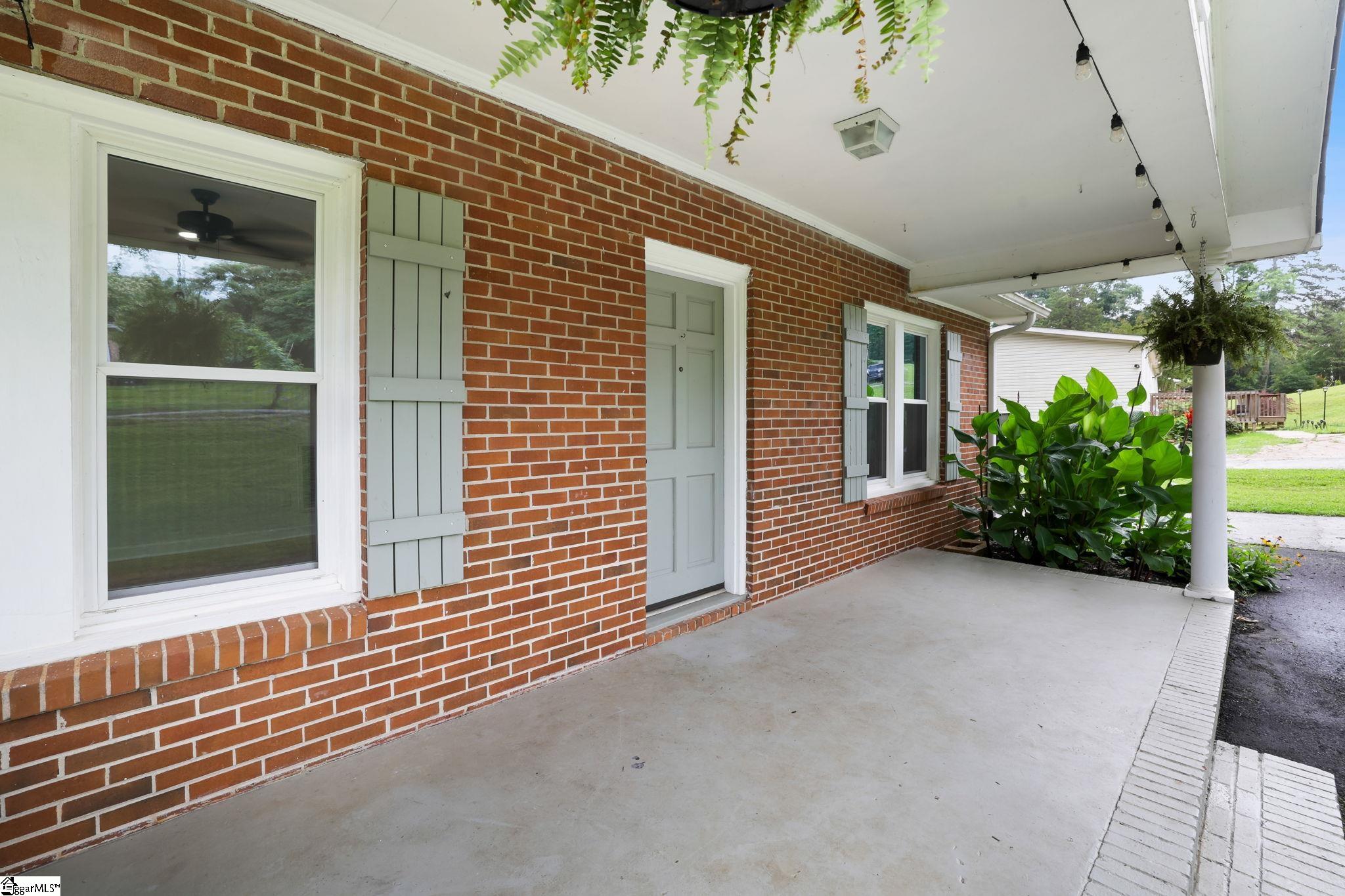 27 Maxie Avenue Greenville, SC 29611