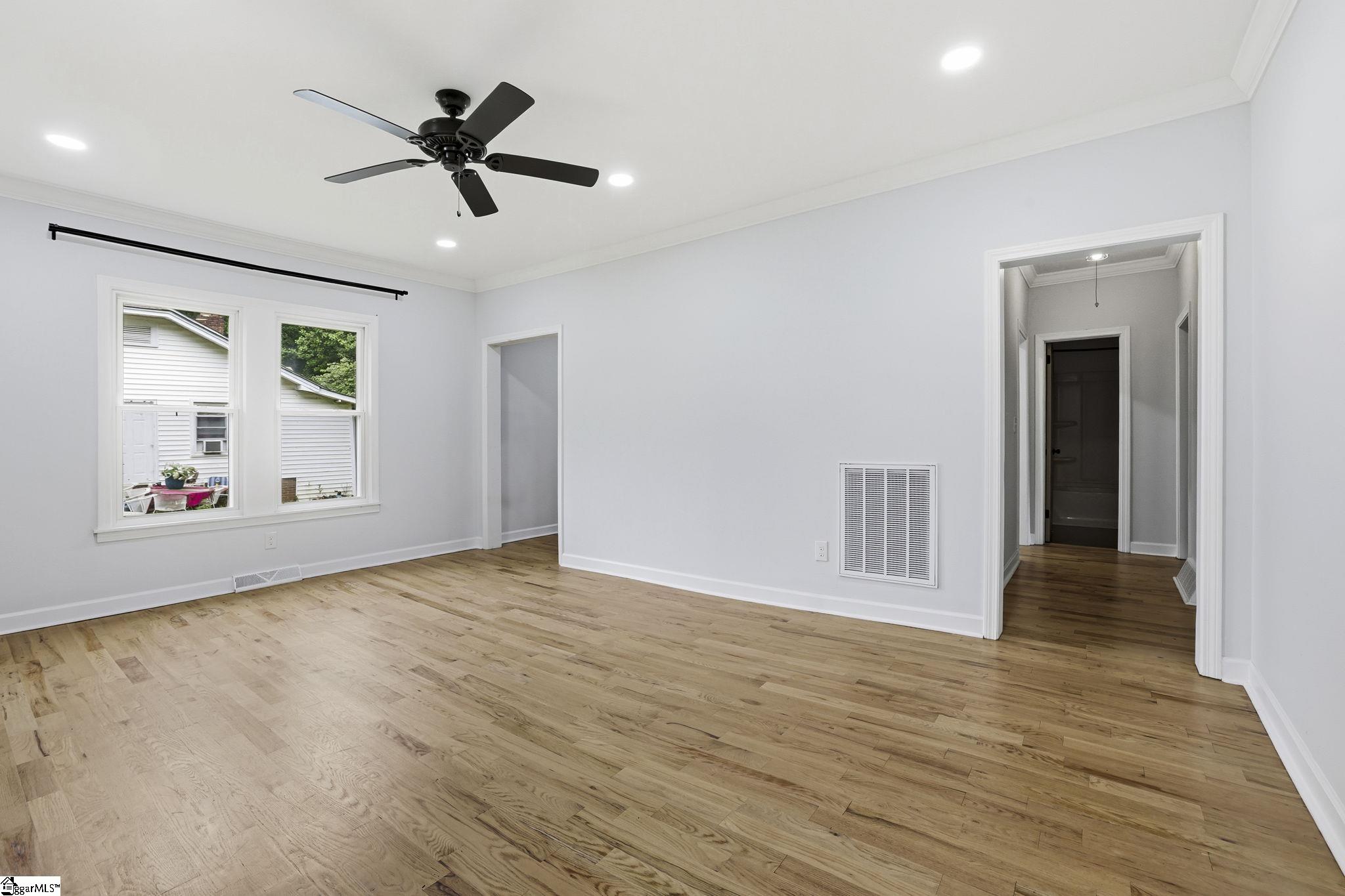 27 Maxie Avenue Greenville, SC 29611