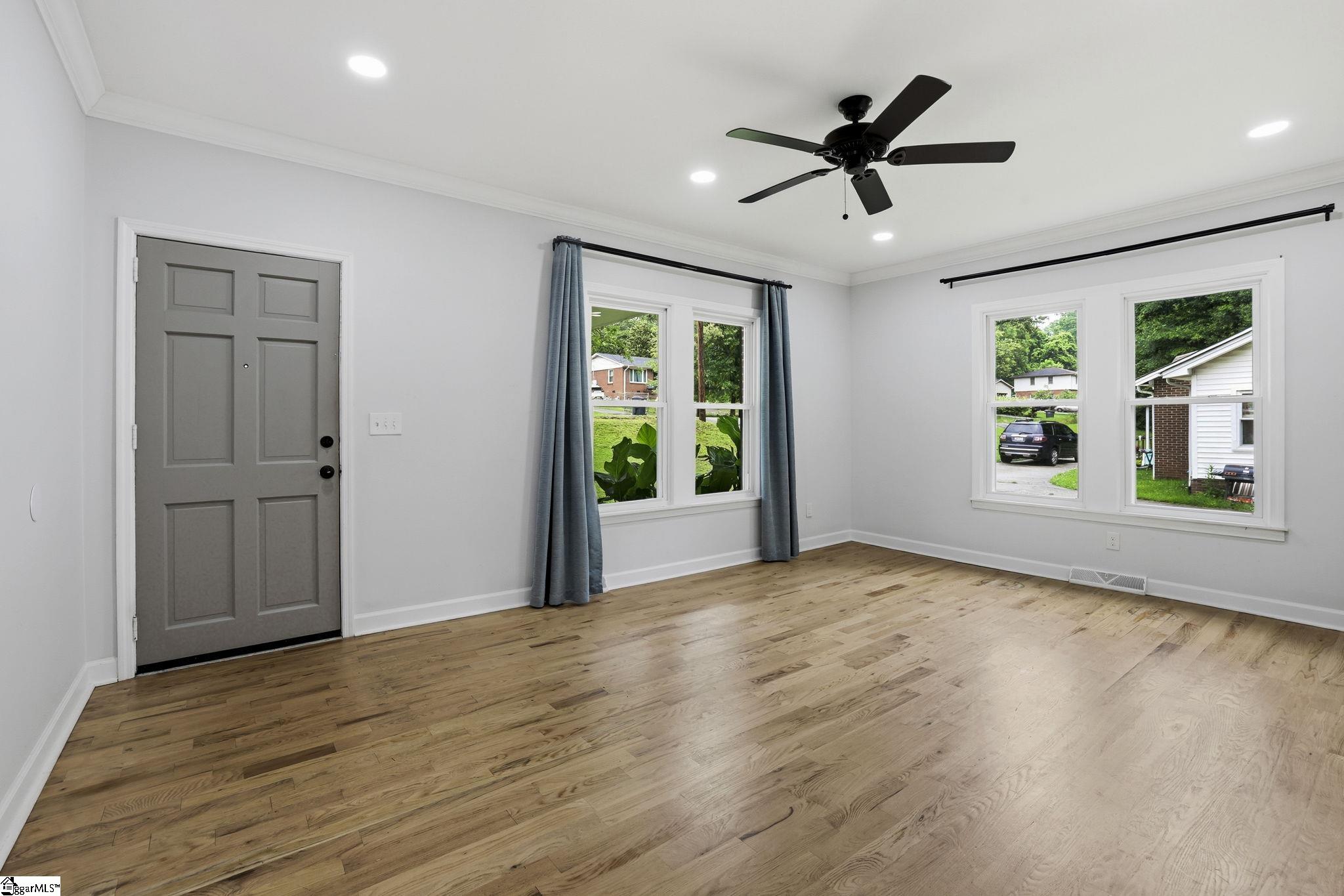 27 Maxie Avenue Greenville, SC 29611