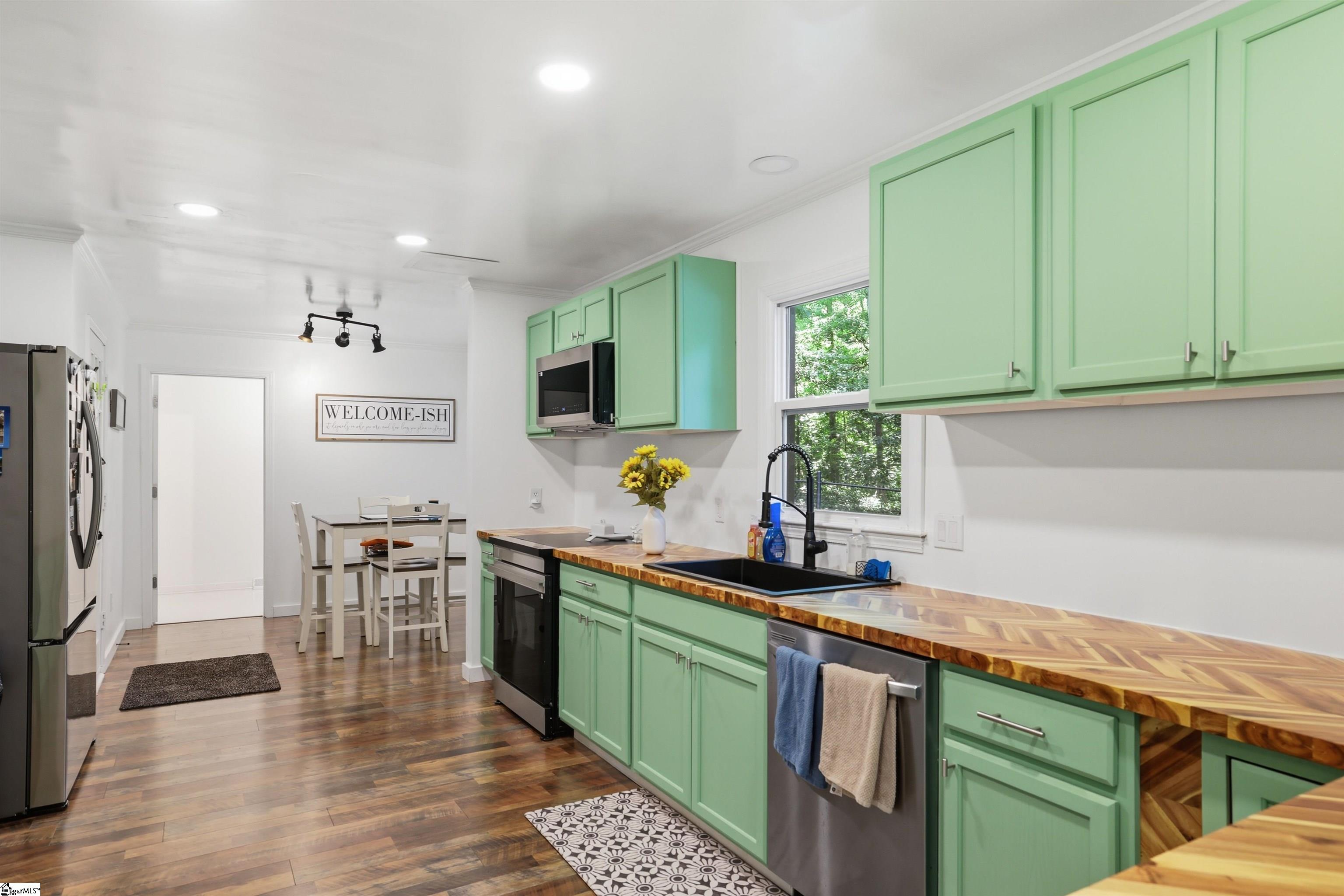 127 Robinwood Lane Pelzer, SC 29669