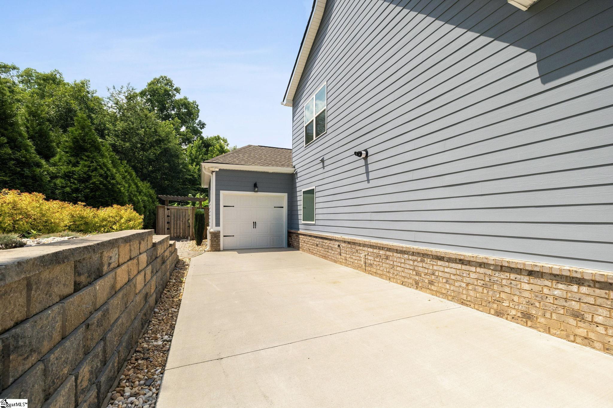 6 Pine Knott Drive Pelzer, SC 29669-9418