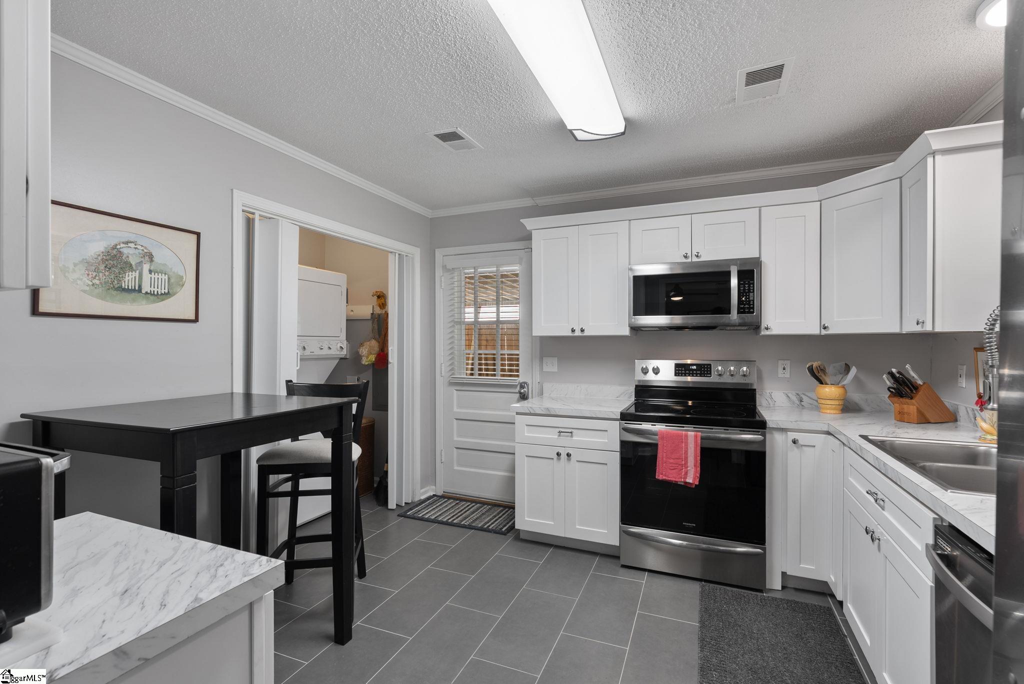 204 Rainbow Drive Greenville, SC 29617
