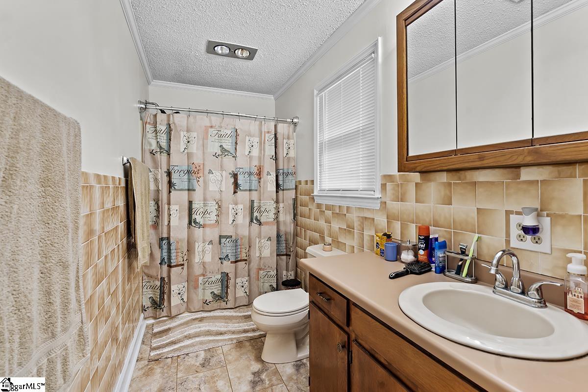 222 Jared Drive Laurens, SC 29360