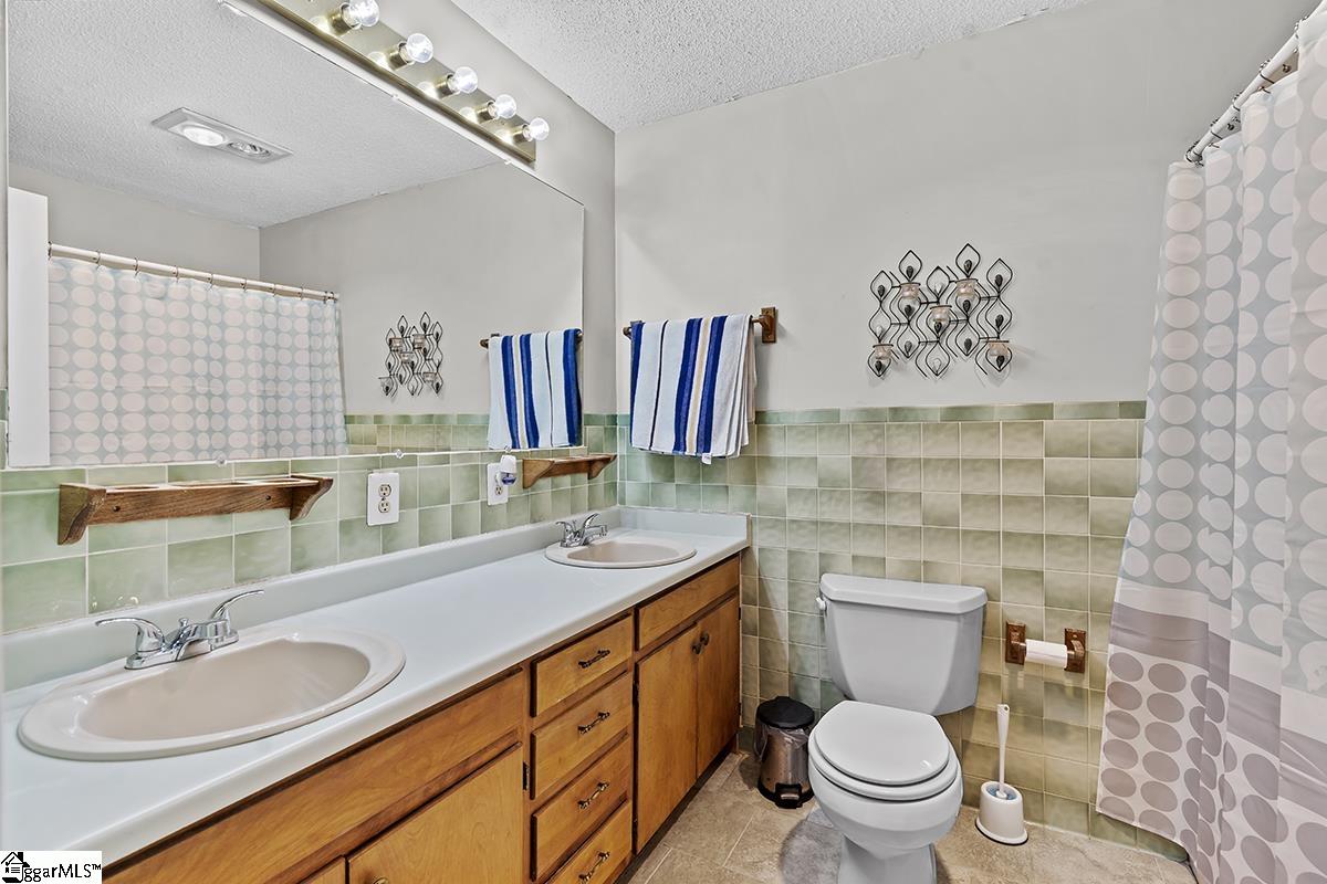 222 Jared Drive Laurens, SC 29360