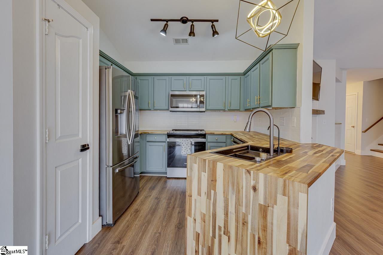 6 Brimfield Court Greenville, SC 29605