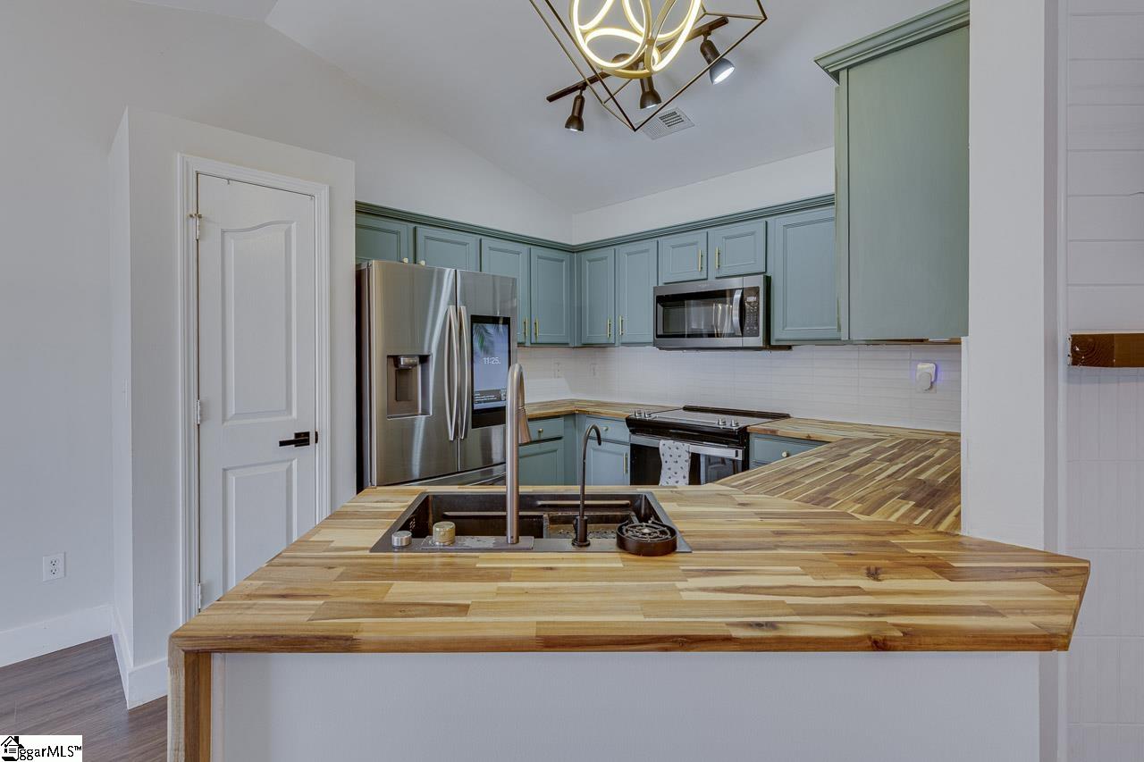 6 Brimfield Court Greenville, SC 29605