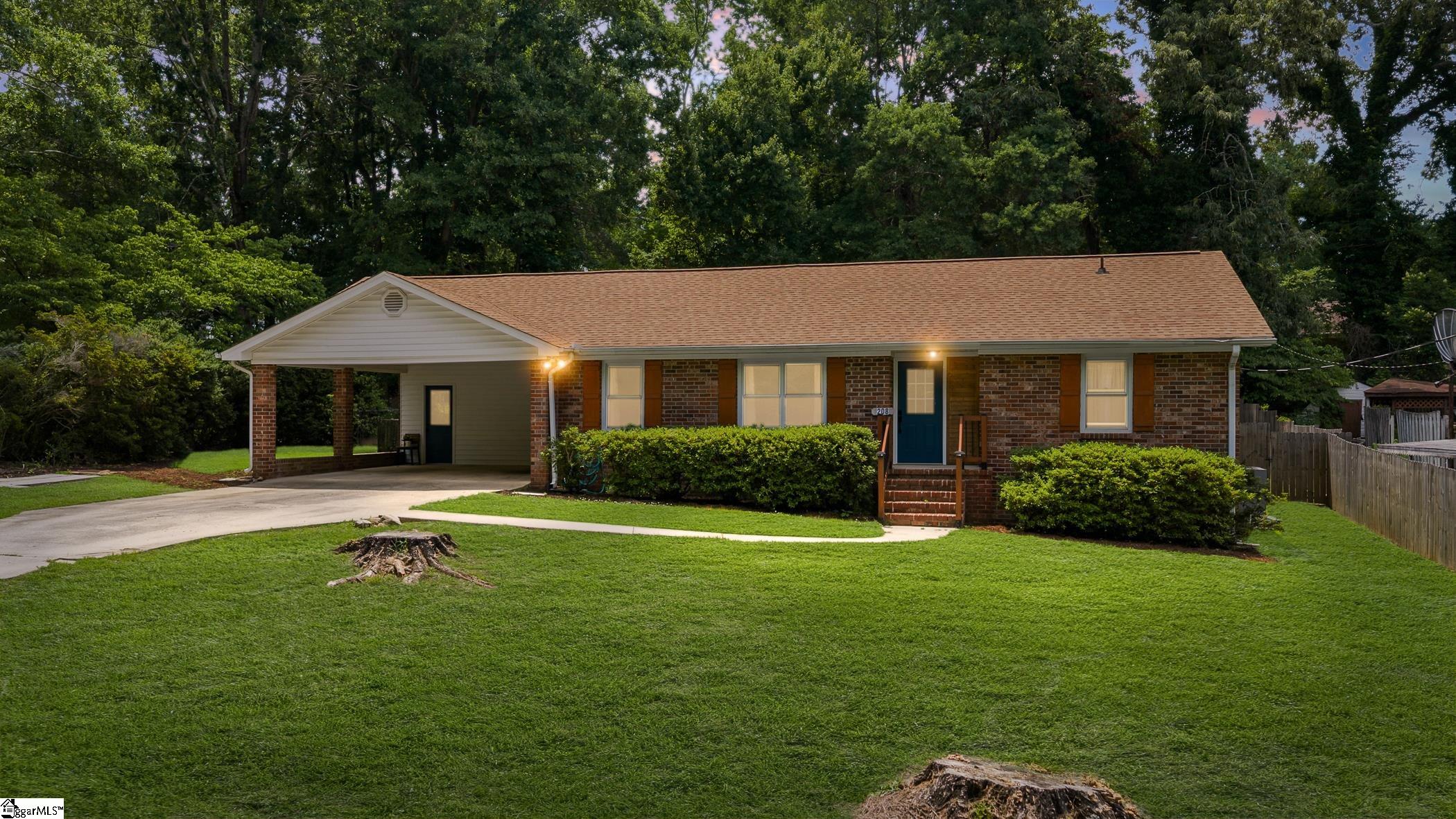 208 Pinewood Drive Taylors, SC 29687