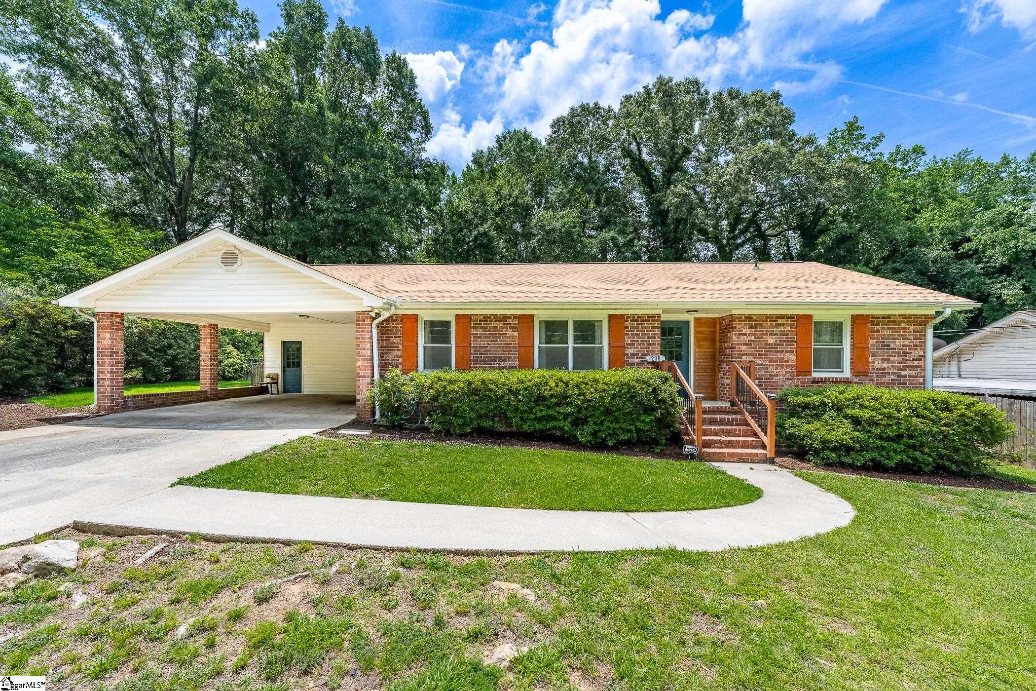 208 Pinewood Drive Taylors, SC 29687