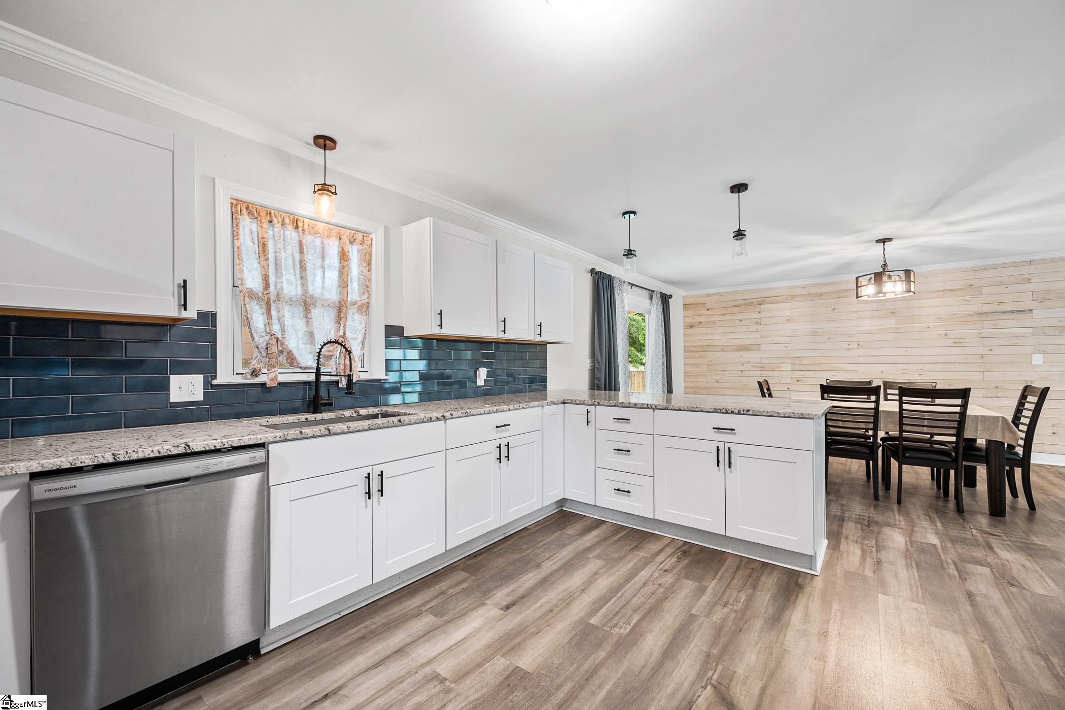208 Pinewood Drive Taylors, SC 29687