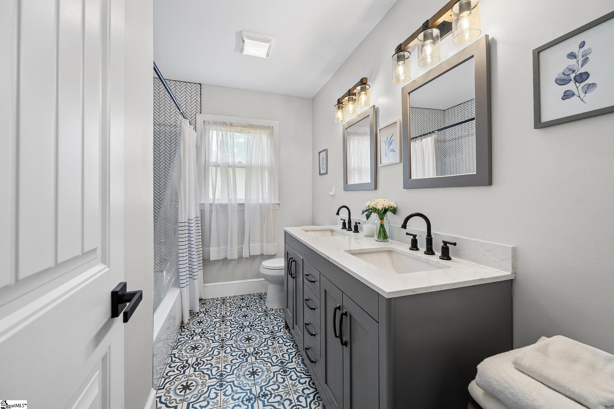 208 Pinewood Drive Taylors, SC 29687