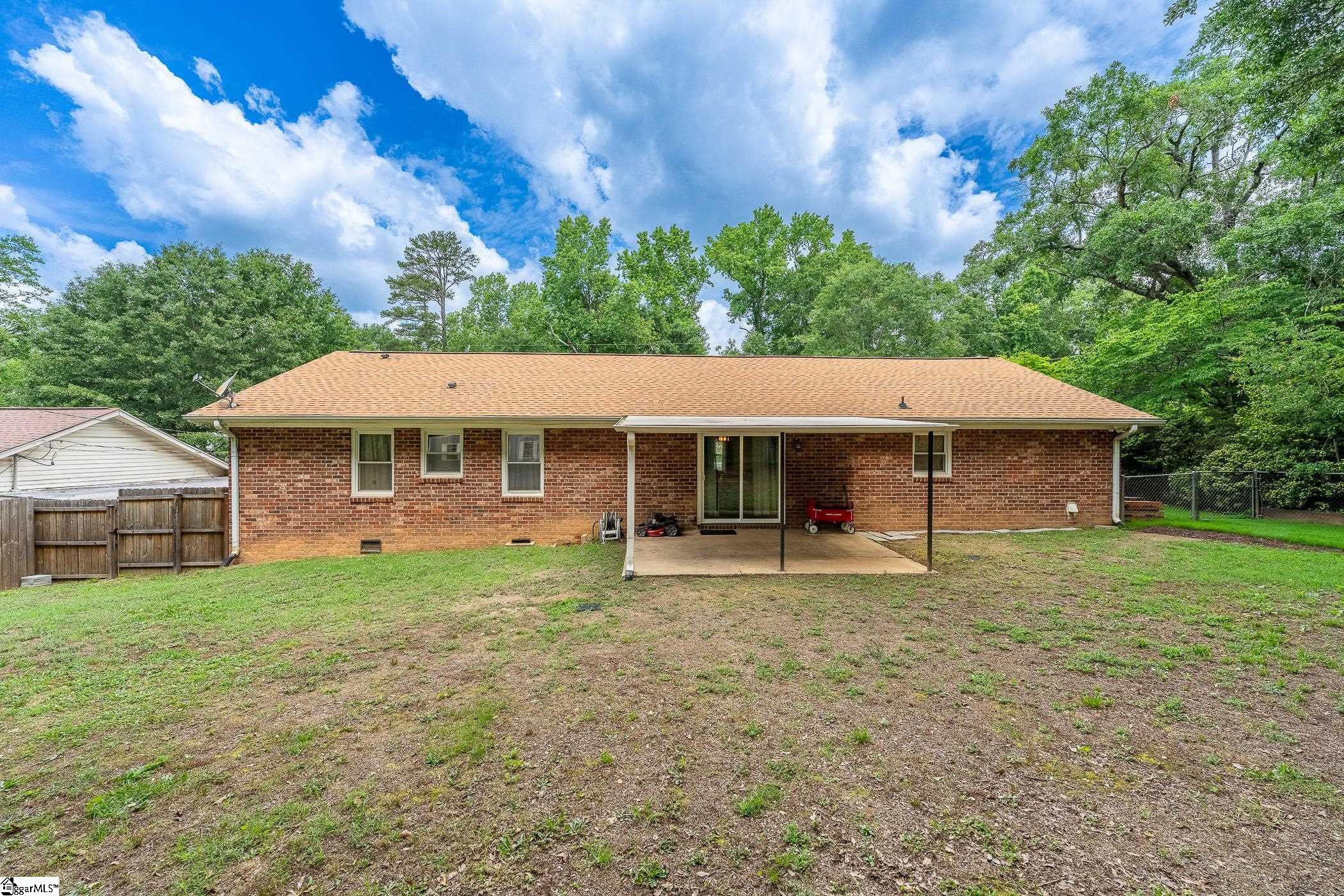 208 Pinewood Drive Taylors, SC 29687