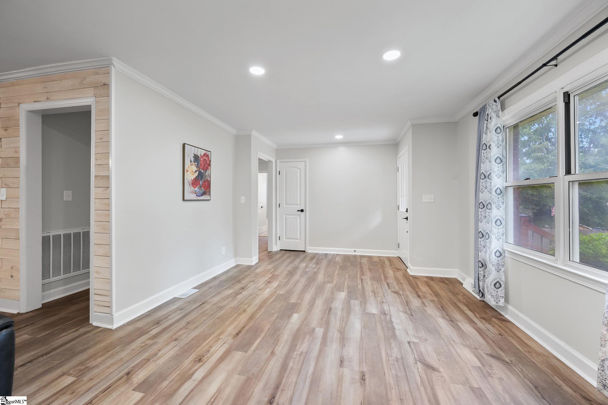 208 Pinewood Drive Taylors, SC 29687