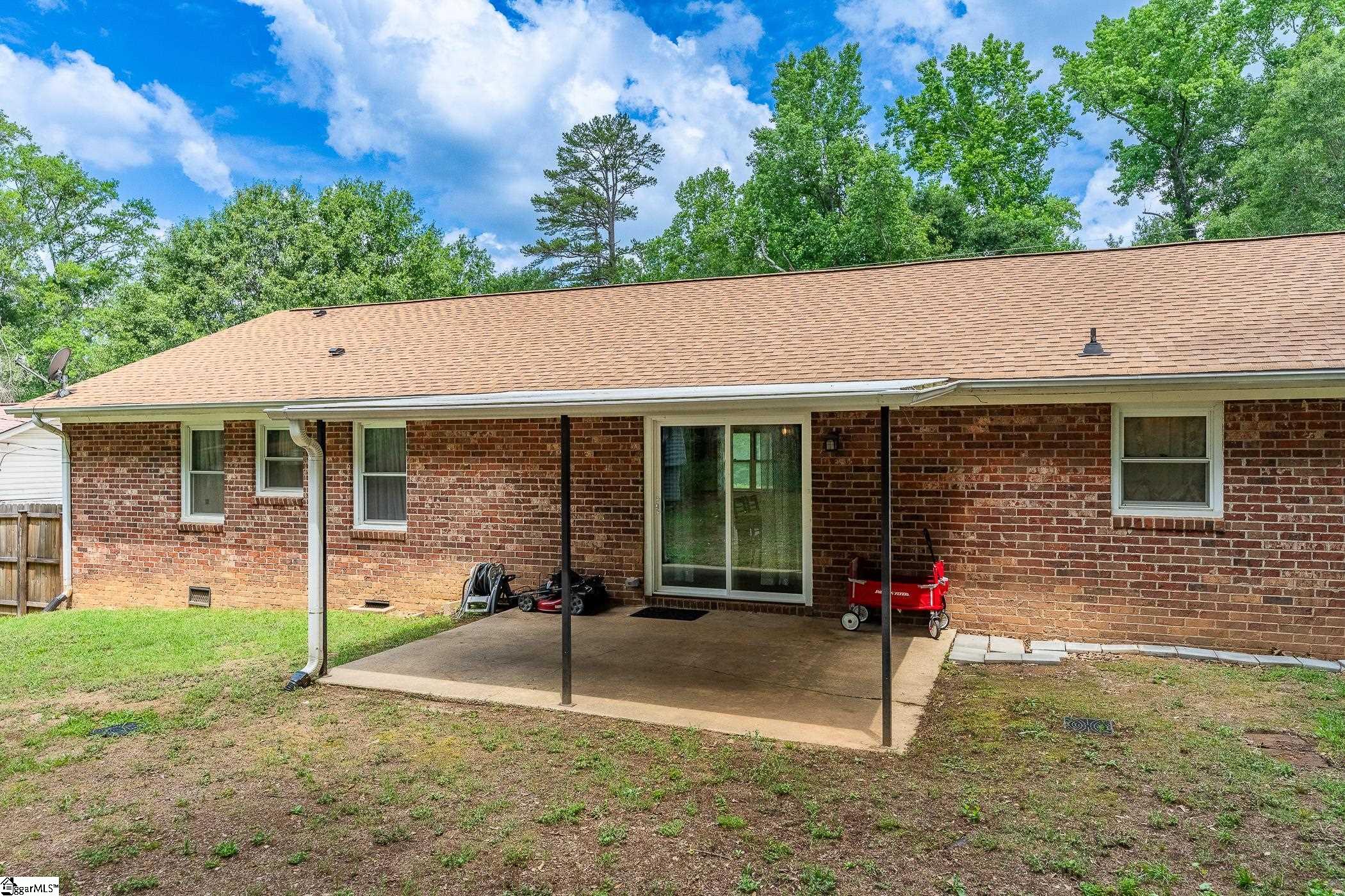 208 Pinewood Drive Taylors, SC 29687