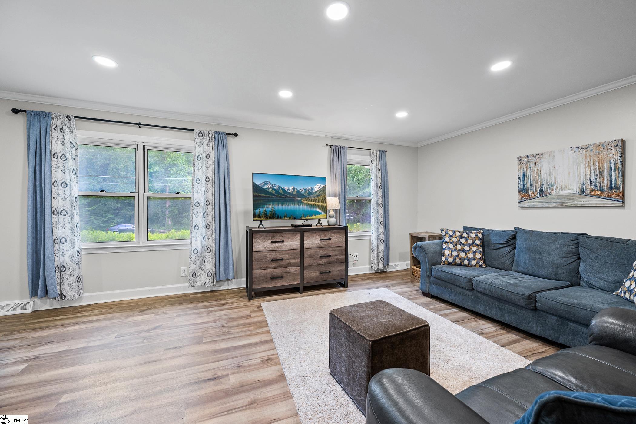 208 Pinewood Drive Taylors, SC 29687