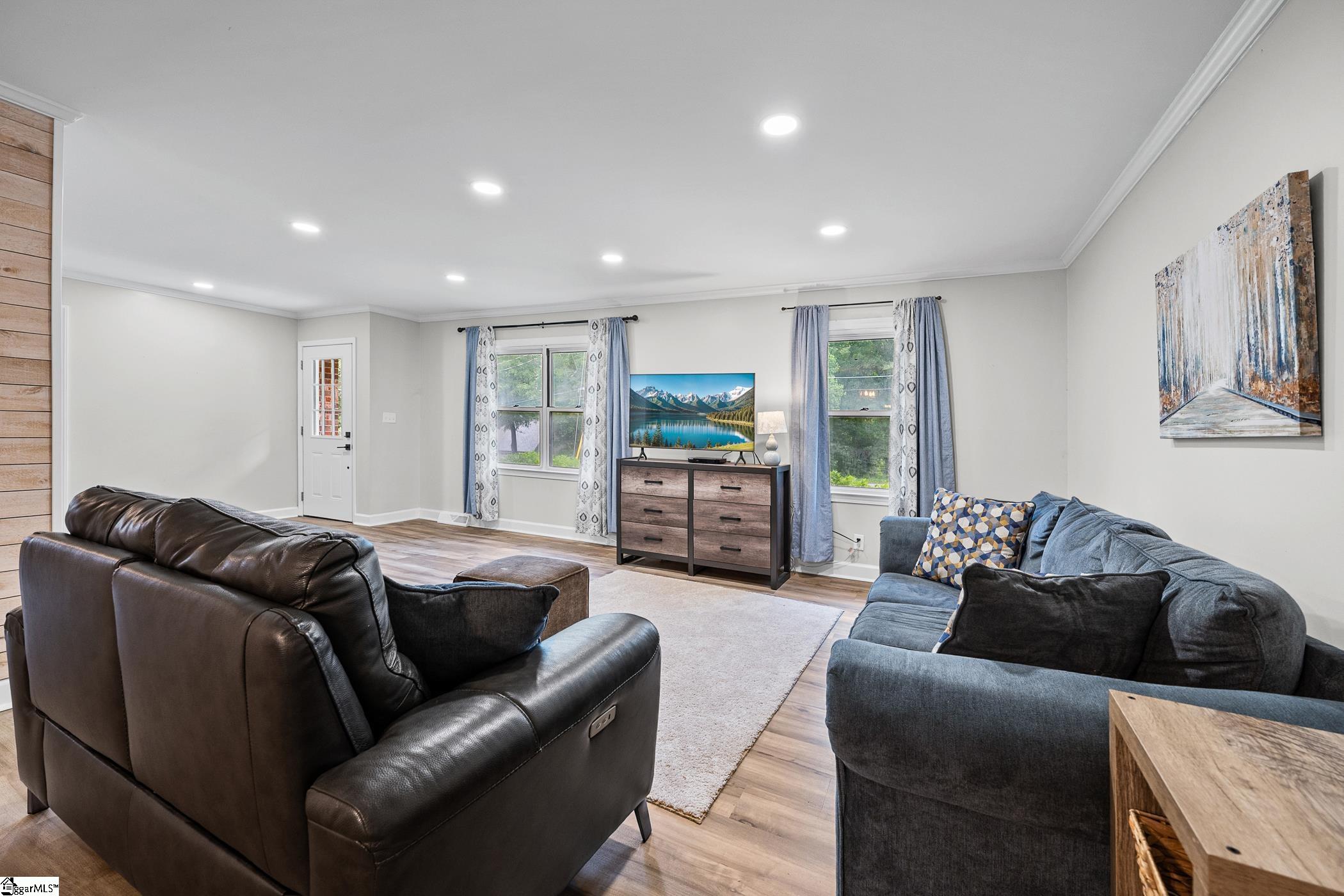 208 Pinewood Drive Taylors, SC 29687