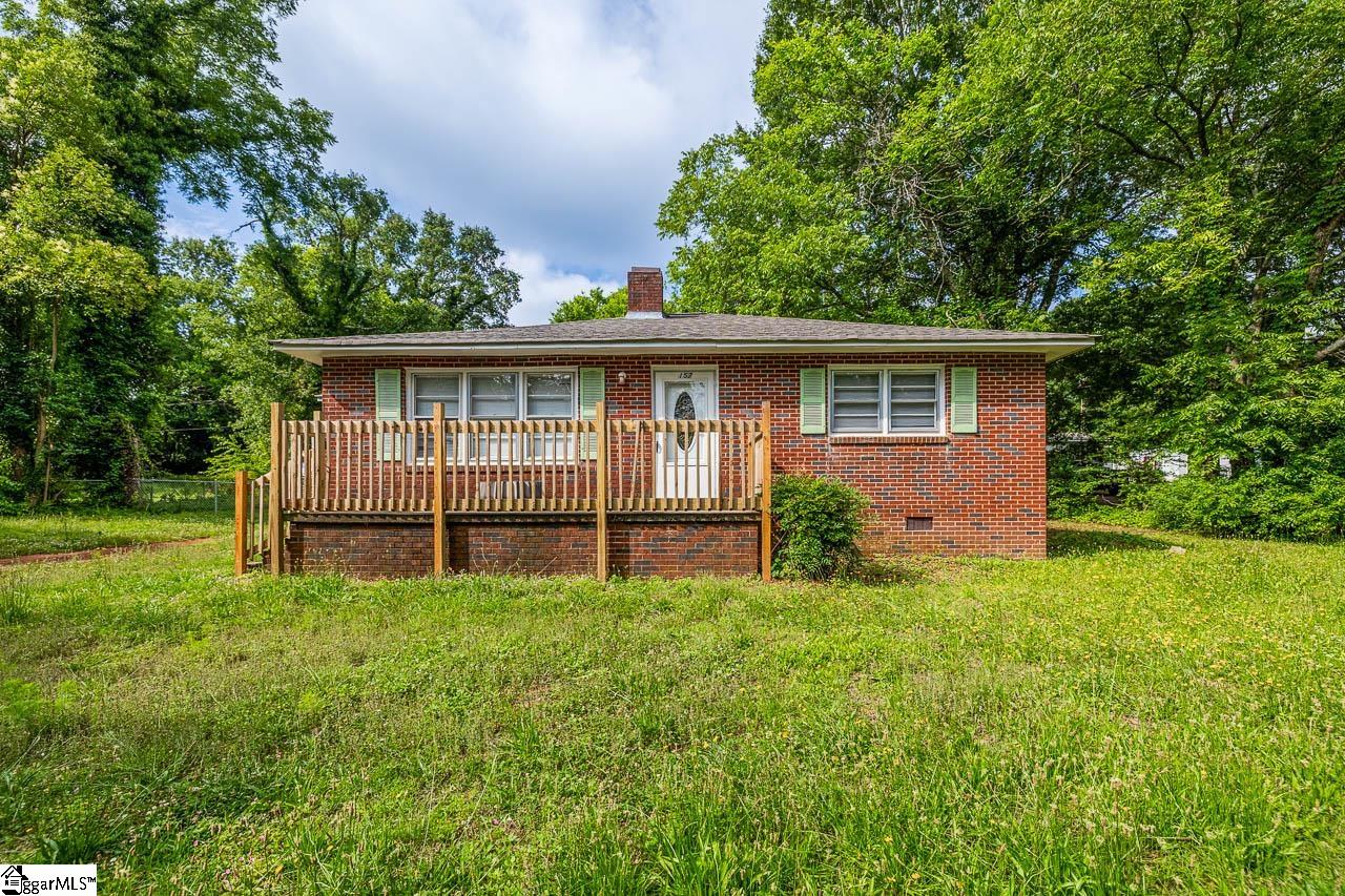 157 Hampton Street Wellford, SC 29385