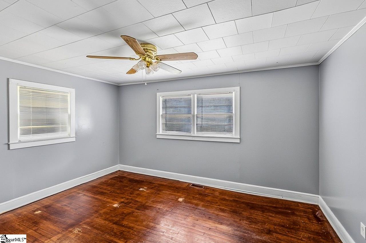 157 Hampton Street Wellford, SC 29385