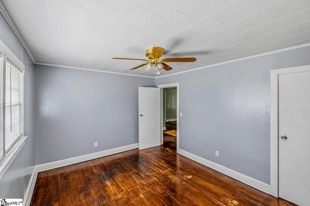 157 Hampton Street Wellford, SC 29385