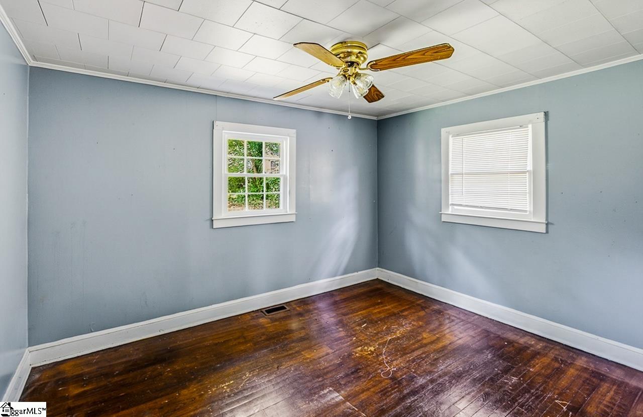 157 Hampton Street Wellford, SC 29385