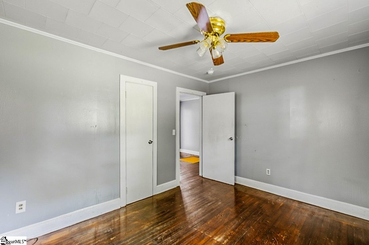 157 Hampton Street Wellford, SC 29385