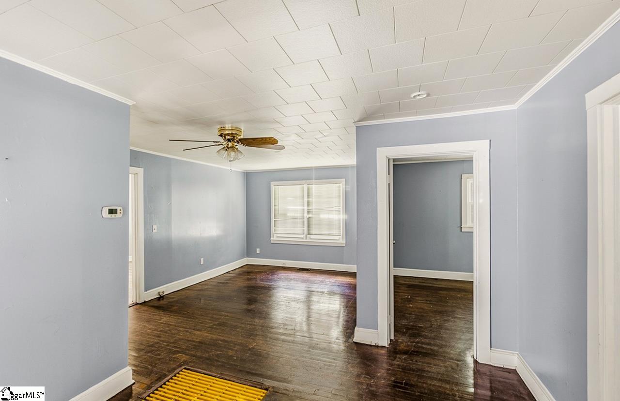 157 Hampton Street Wellford, SC 29385