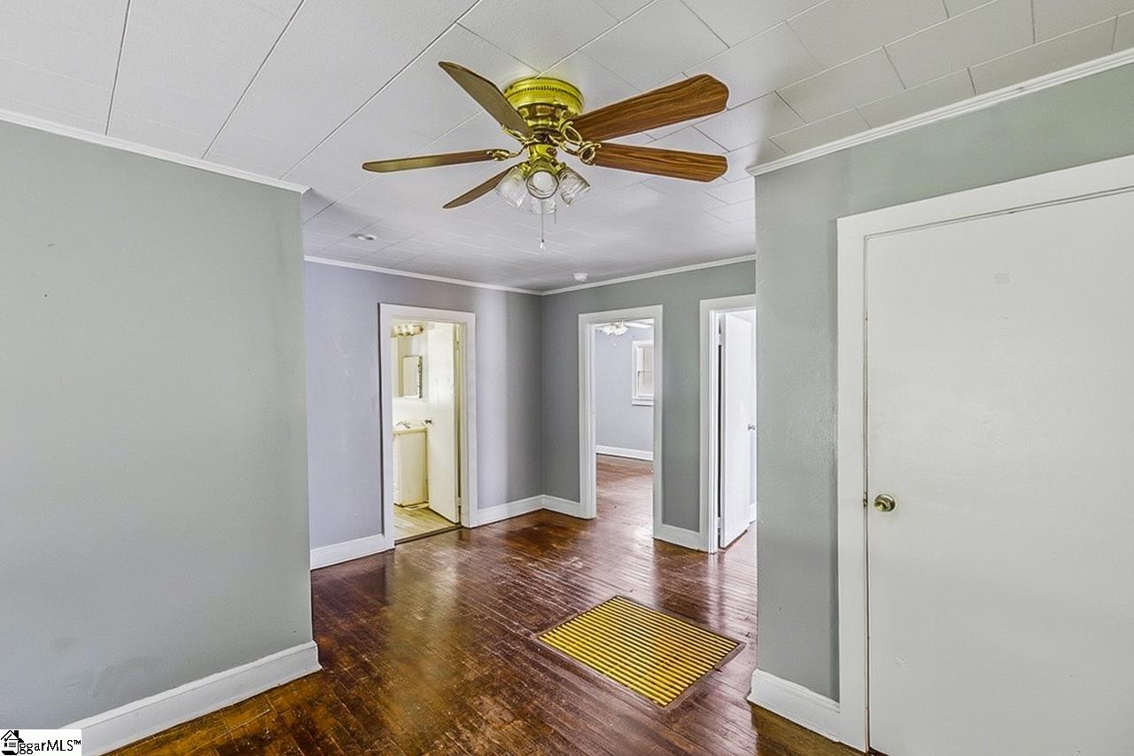 157 Hampton Street Wellford, SC 29385