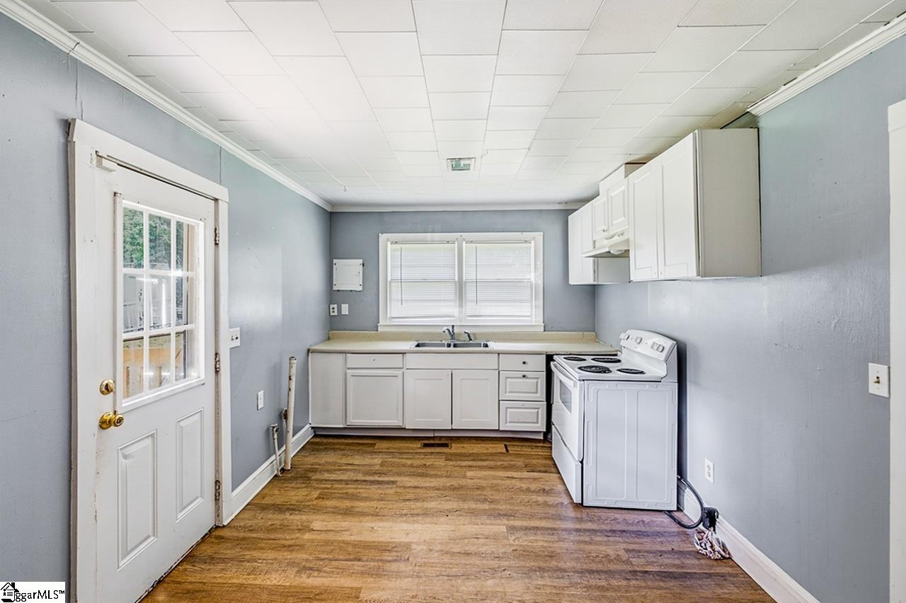 157 Hampton Street Wellford, SC 29385