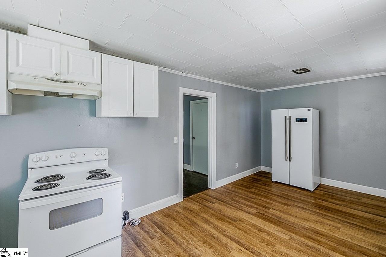 157 Hampton Street Wellford, SC 29385