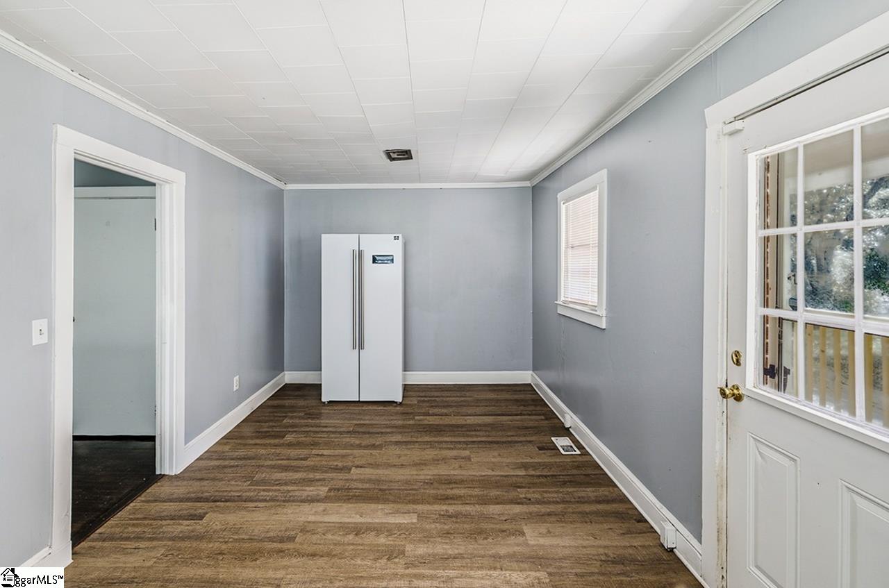 157 Hampton Street Wellford, SC 29385