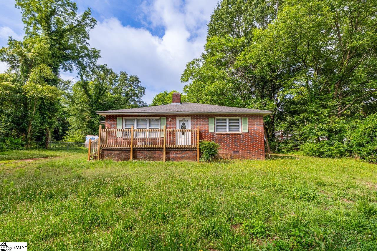 157 Hampton Street Wellford, SC 29385