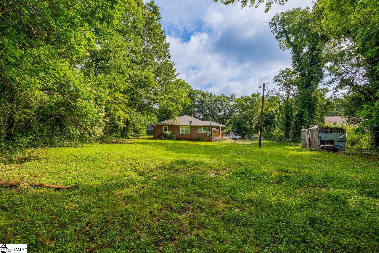 157 Hampton Street Wellford, SC 29385