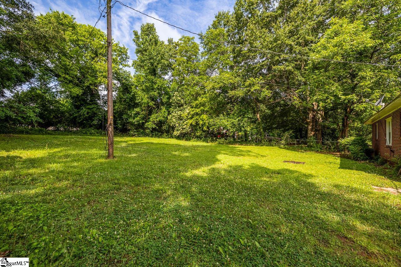 157 Hampton Street Wellford, SC 29385