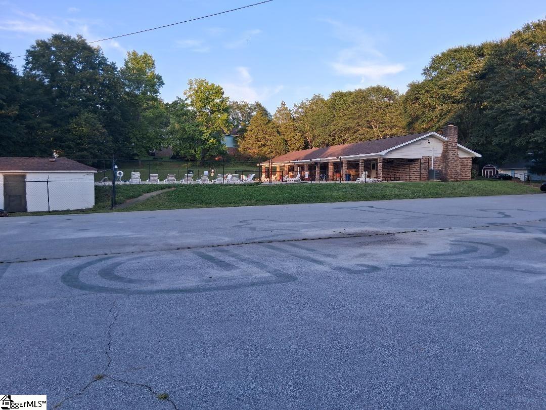 712 Brooks Road Mauldin, SC 29662