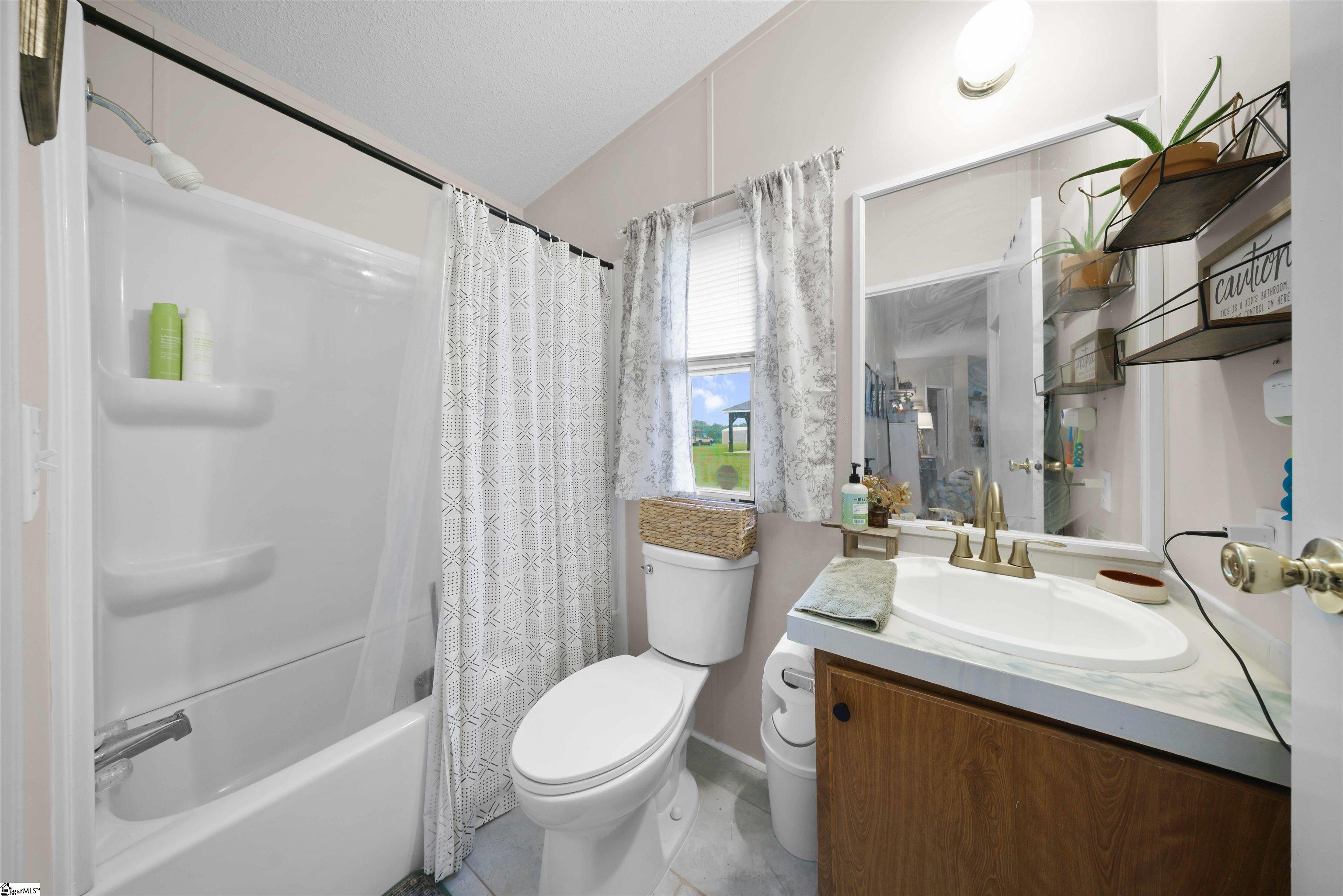 143 Perry Road Woodruff, SC 29388