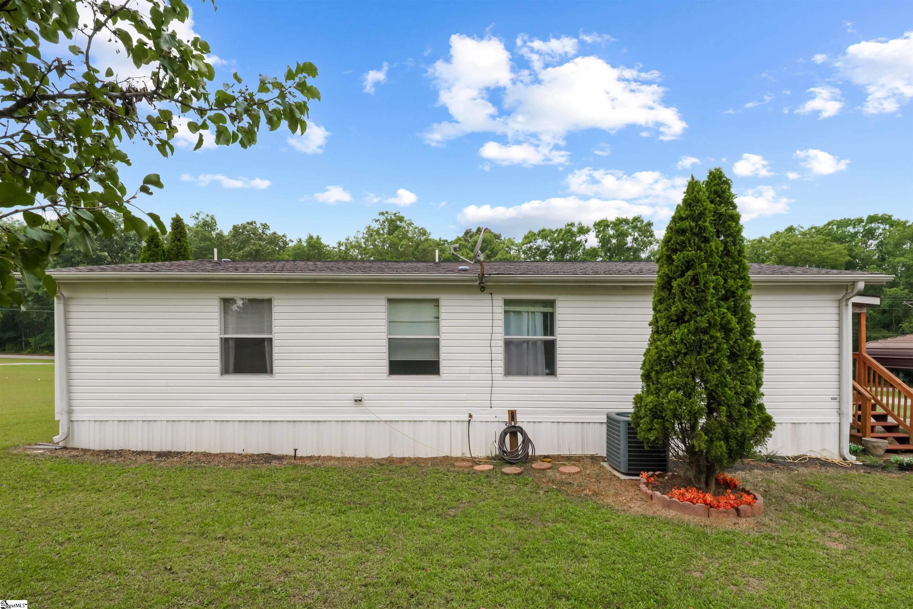 143 Perry Road Woodruff, SC 29388